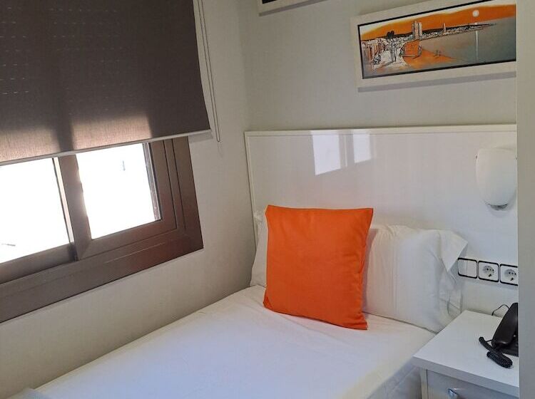 اتاق استاندارد یک نفره, Hostal Sans
