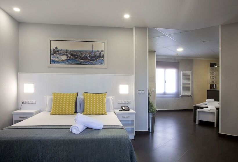 اتاق لوکس, Hostal Sans