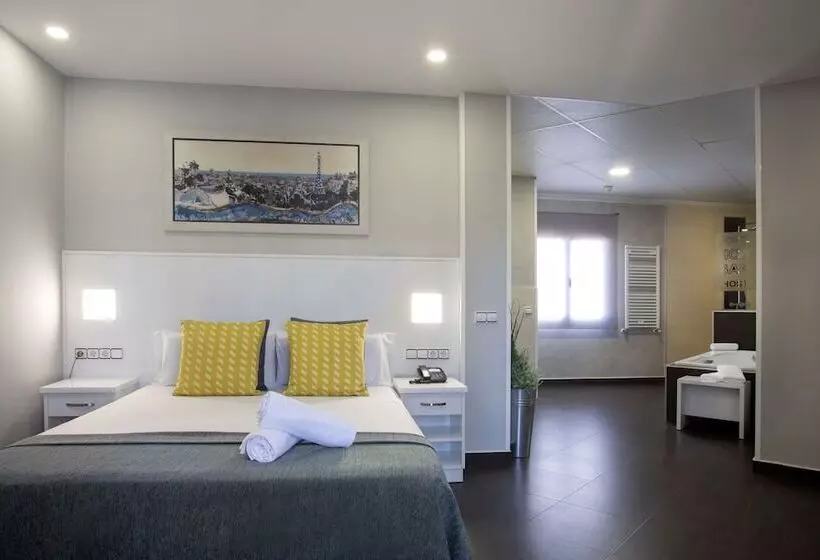 اتاق لوکس, Hostal Sans