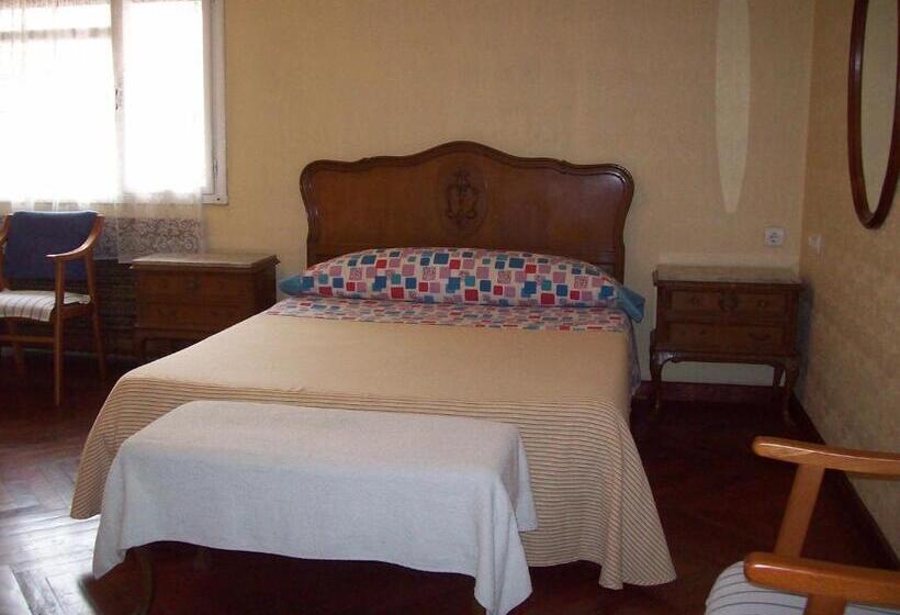 Семейный Номер, Pensión Los Pinos Gijón