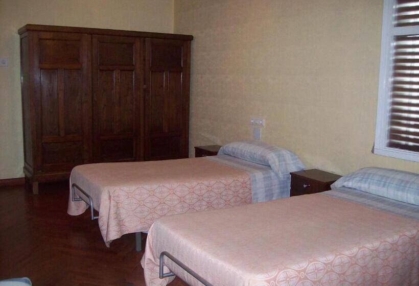 Номер Стандарт Трехместный, Pensión Los Pinos Gijón