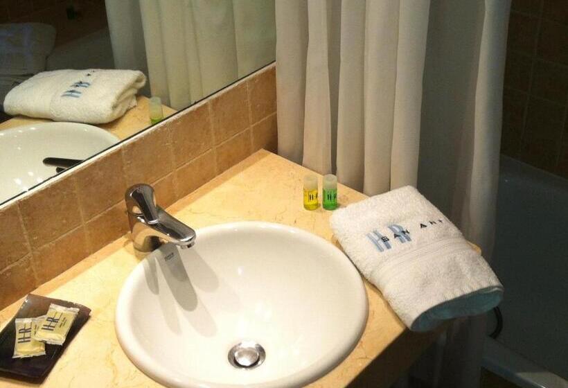 Quarto Estandar Individual, Restaurante San Anton