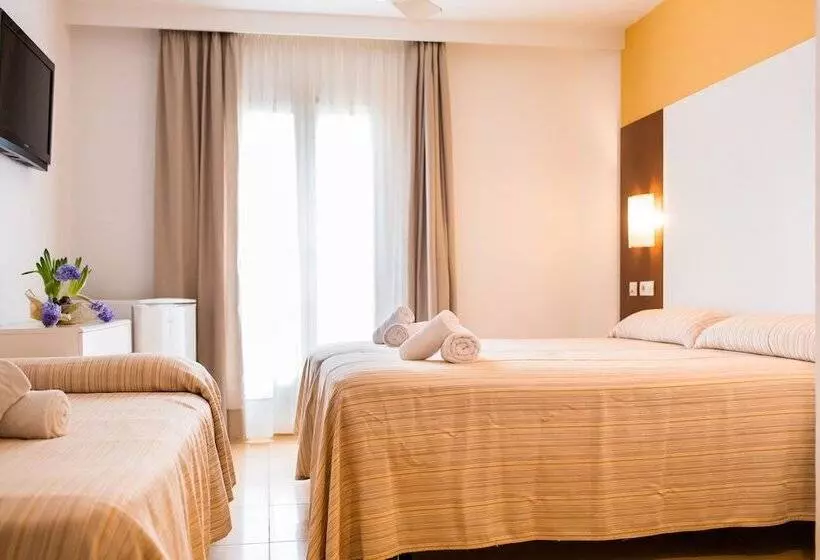 اتاق استاندارد سه نفره, Sagitario Hostal Ciutadella