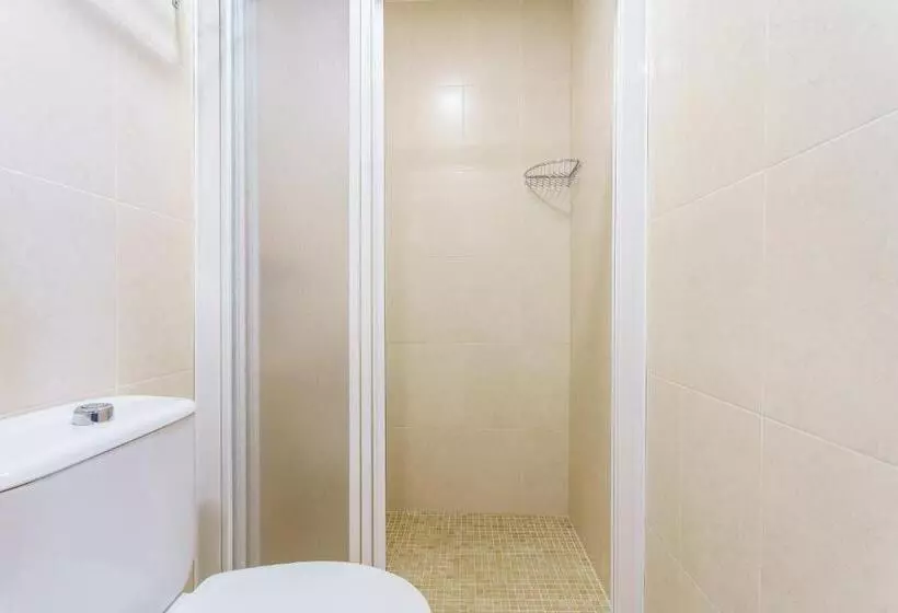 Comfort Kolmen Hengen Huone, Hostal Costabella Powered By Faro Homes