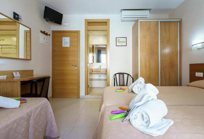 غرفة كومفورت ثلاثية, Hostal Costabella Powered By Faro Homes