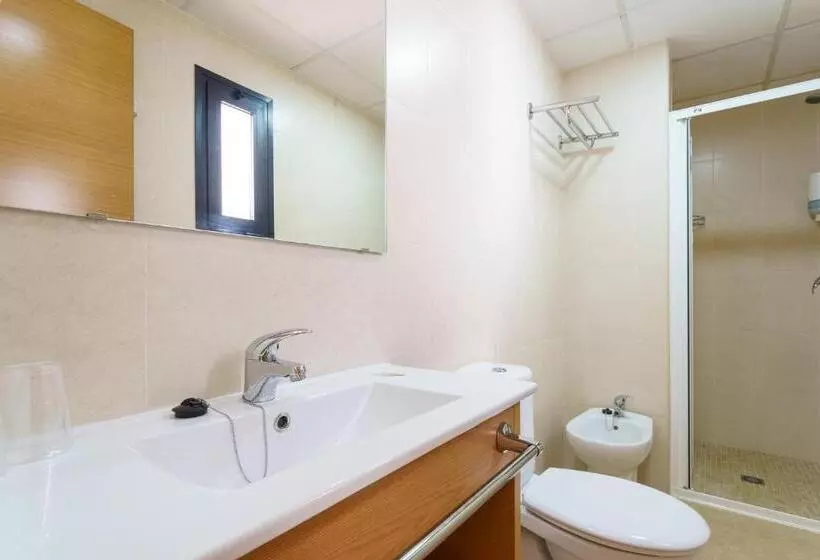 Superior Kolmen Hengen Huone, Hostal Costabella Powered By Faro Homes