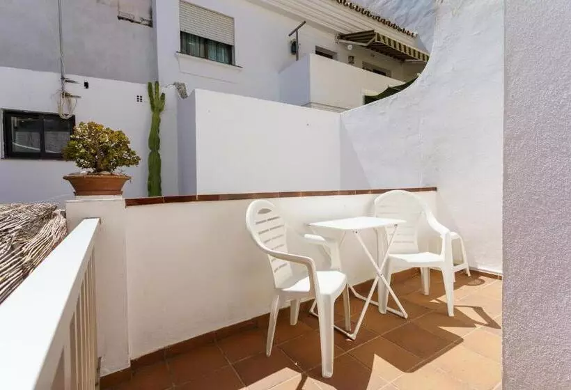Superior Kolmen Hengen Huone, Hostal Costabella Powered By Faro Homes