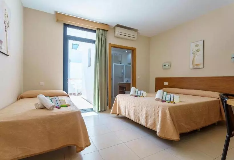 Superior Kolmen Hengen Huone, Hostal Costabella Powered By Faro Homes