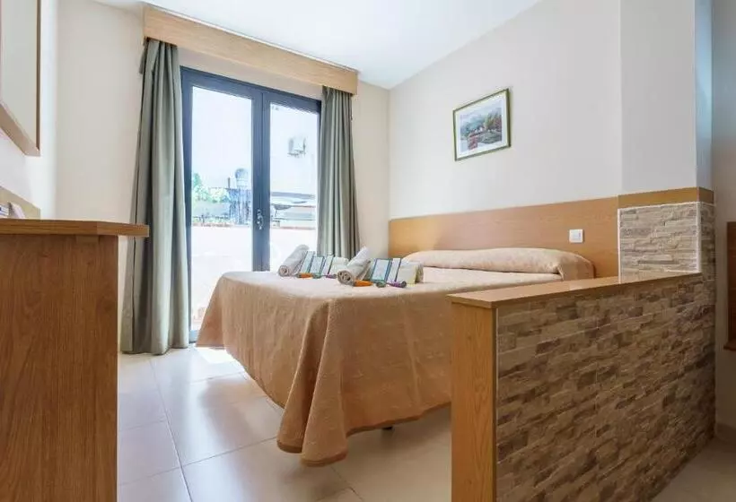 Standard Neljän Hengen Huone, Hostal Costabella Powered By Faro Homes