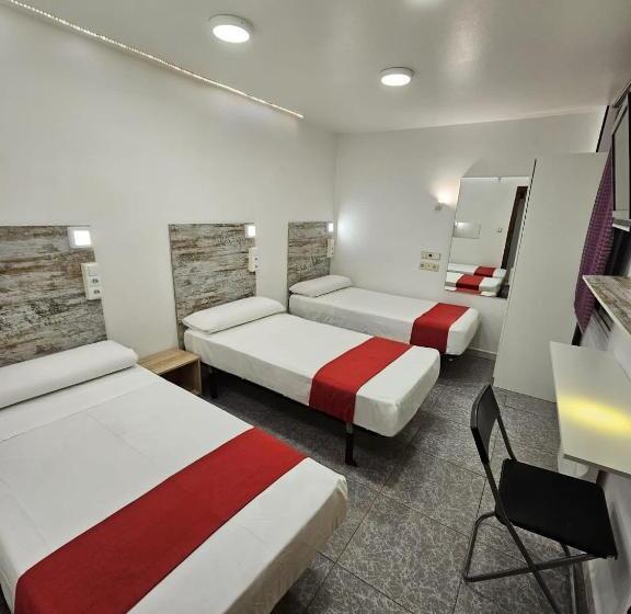 Habitación Triple Estándar, Hostal Las Vegas