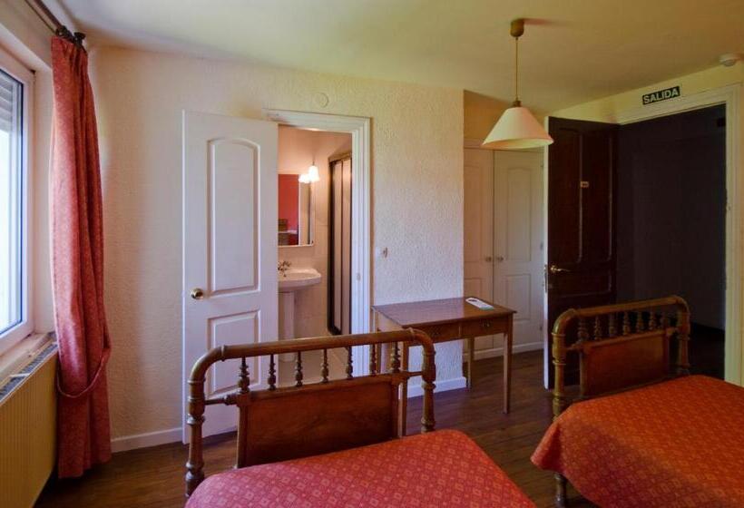 Трехместный Номер Базовый, Hostal Ayestaran I
