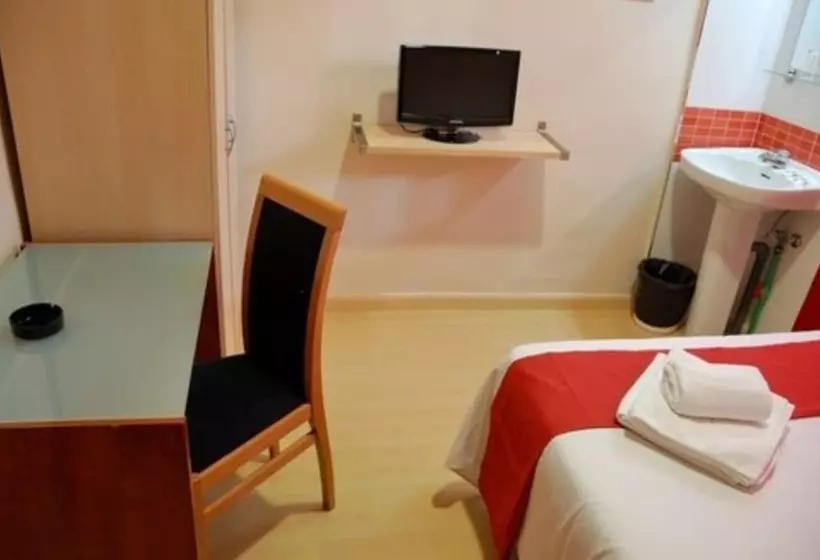 اتاق استاندارد با سرویس بهداشتی مشترک, Hostal Falfes