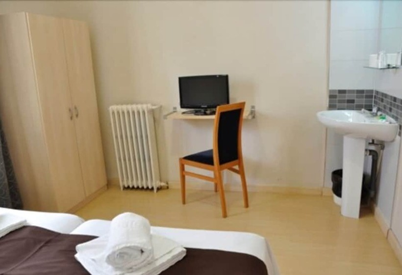 اتاق استاندارد با سرویس بهداشتی مشترک, Hostal Falfes