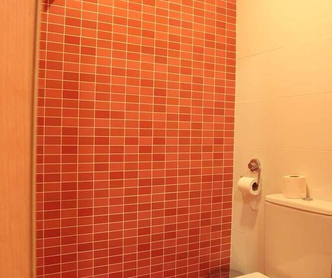 اتاق استاندارد سه نفره, Hostal Falfes