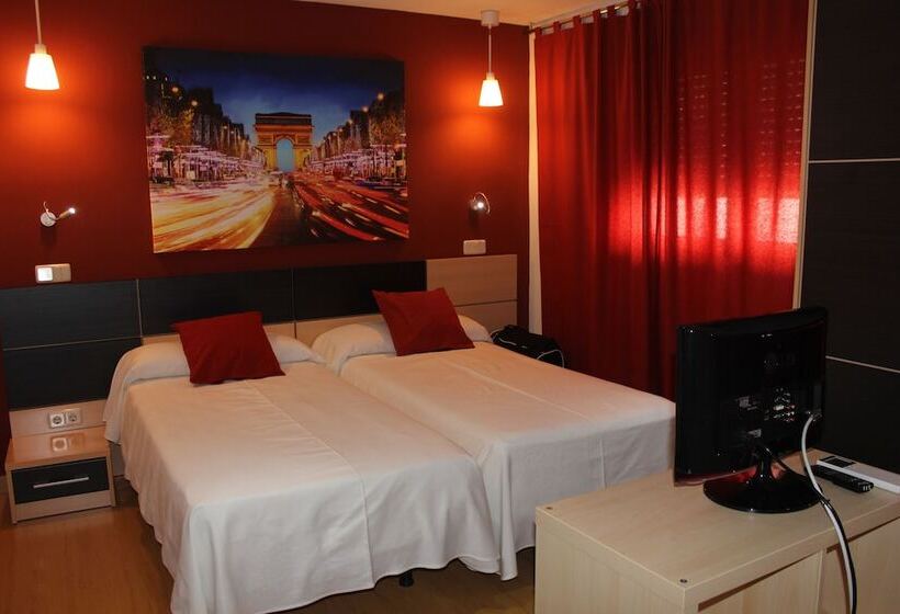 اتاق استاندارد سه نفره, Hostal Falfes