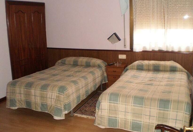 اتاق استاندارد چهار تخته, Hostal Hilton