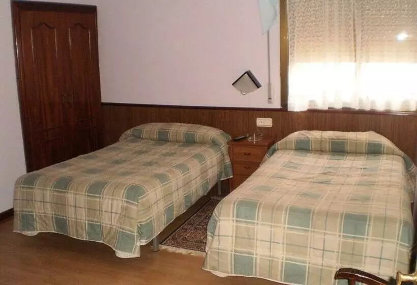 اتاق استاندارد چهار تخته, Hostal Hilton