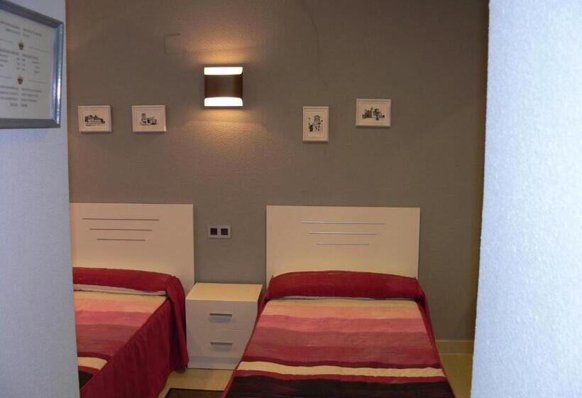 스탠다드 트리플 룸, Hostal La Corte