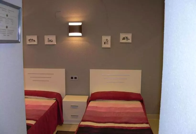 スタンダードトリプルルーム, Hostal La Corte
