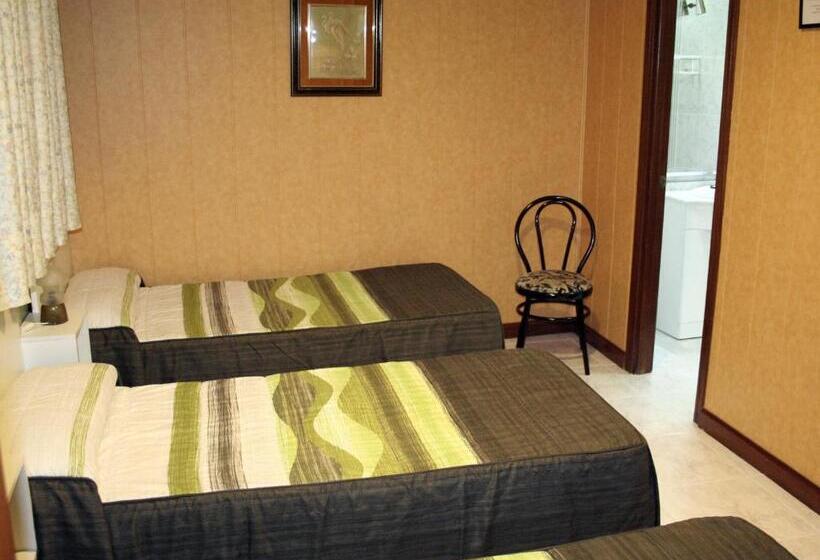 스탠다드 트리플 룸, Hostal La Corte