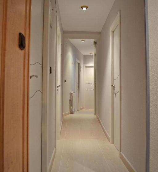 스탠다드 트리플 룸, Hostal La Corte