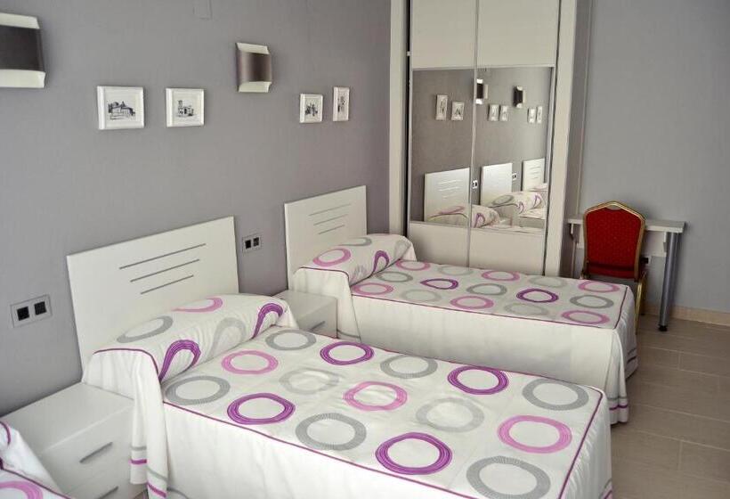 스탠다드 트리플 룸, Hostal La Corte