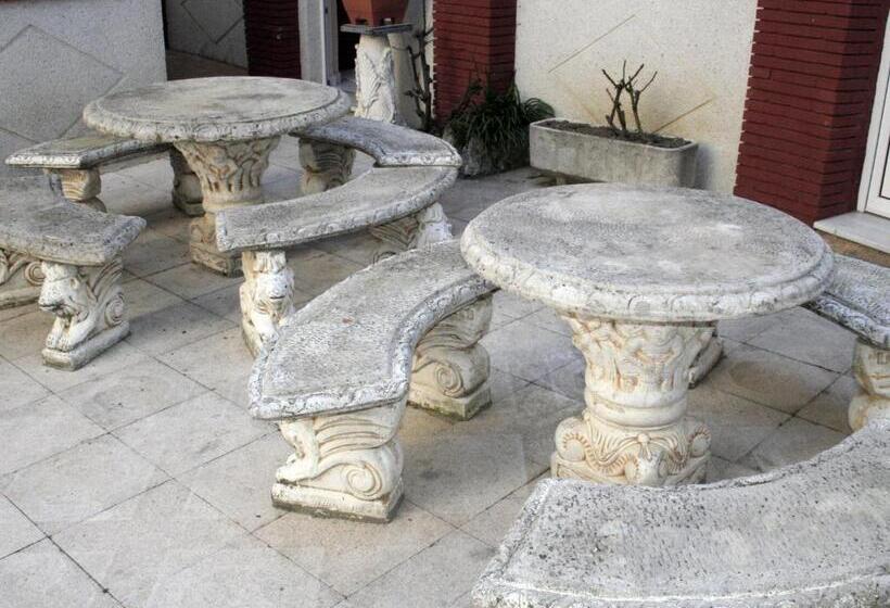 Номер Стандарт Трехместный, Hostal La Corte