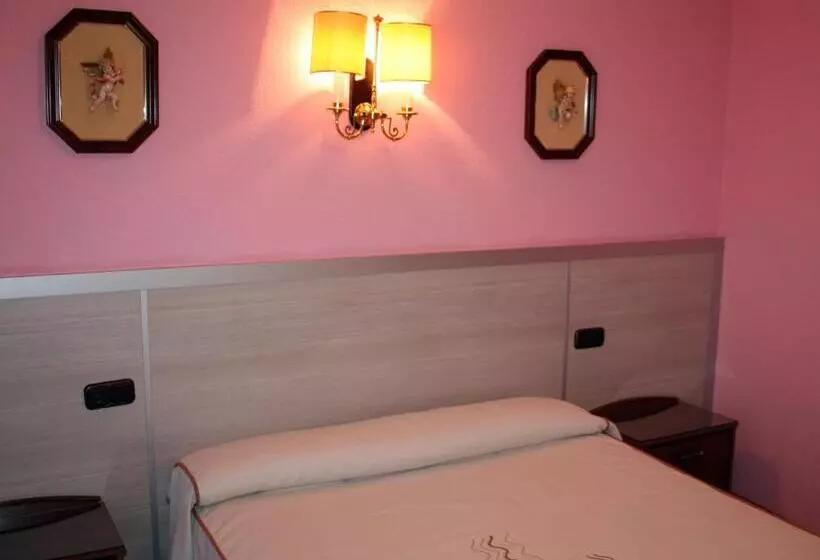 スタンダードルーム, Hostal La Corte