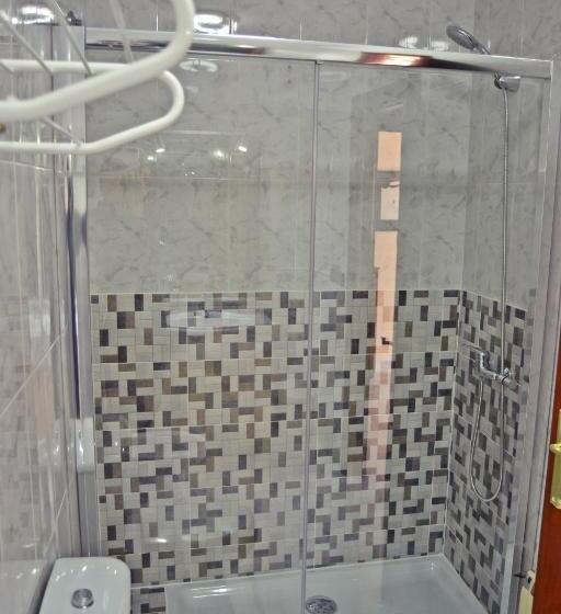 스탠다드 트리플 룸, Hostal La Corte