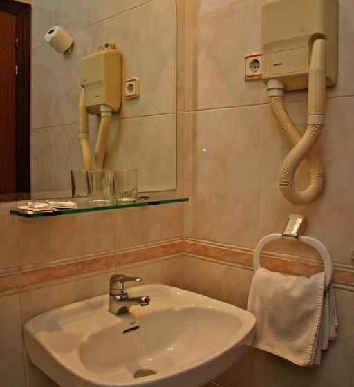 اتاق استاندارد سه نفره, Hostal Victoria Ii