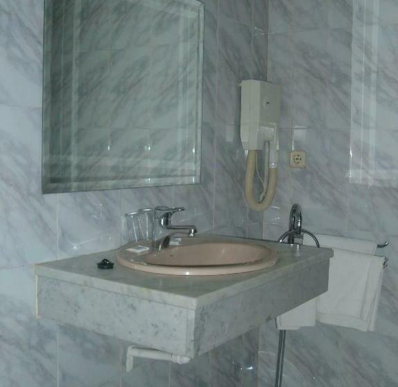 اتاق استاندارد سه نفره, Mediodia