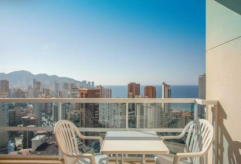 اتاق لوکس چهار تخته, Rh Victoria & Spa