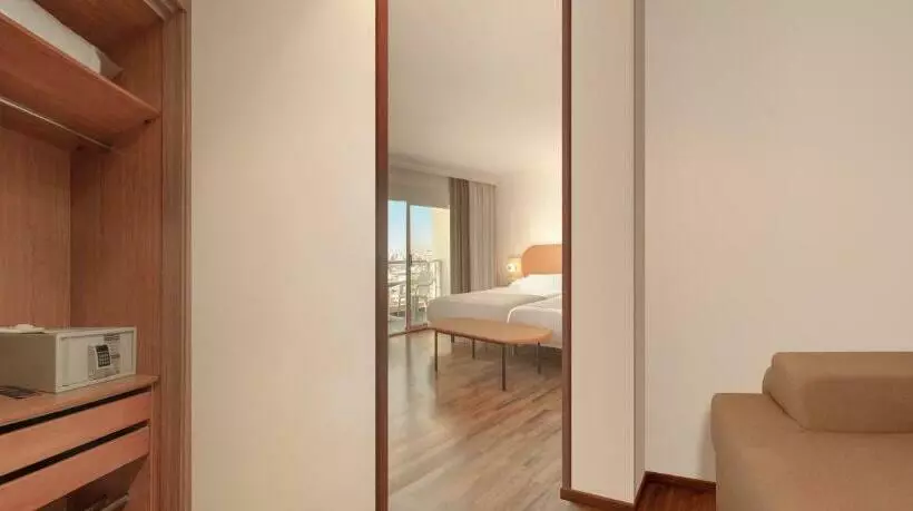 اتاق لوکس با چشمانداز دریا, Rh Victoria & Spa