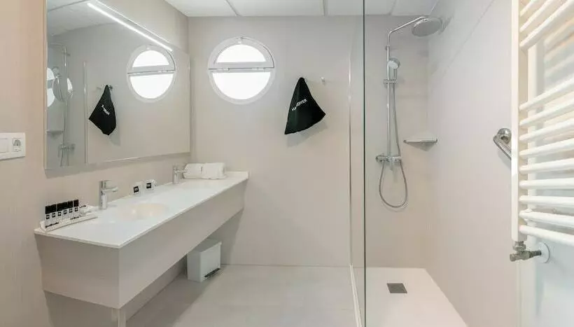 اتاق لوکس با چشمانداز دریا, Rh Victoria & Spa