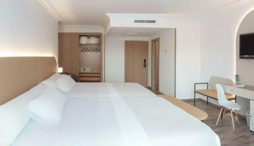 اتاق سه نفره دلوکس با چشمانداز دریا, Rh Victoria & Spa