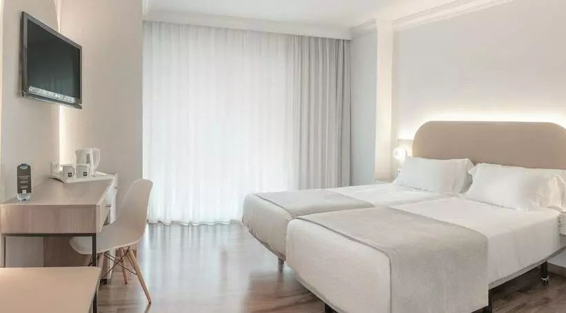 اتاق استاندارد با چشمانداز استخر, Rh Victoria & Spa