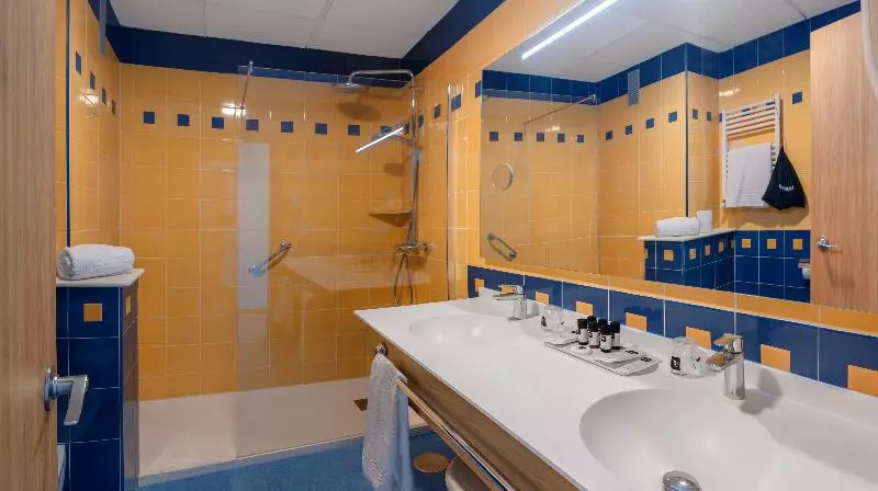 اتاق لوکس, Rh Victoria & Spa