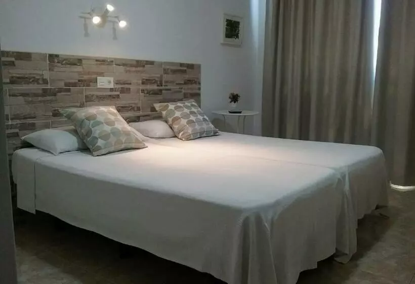 اتاق استاندارد, Hostal Residencia Cardona