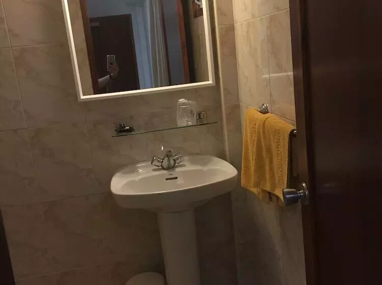 اتاق استاندارد یک نفره, Hostal Residencia Cardona