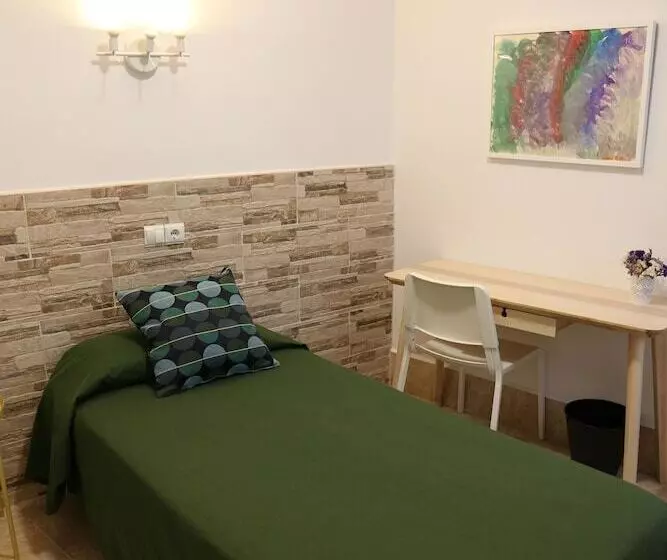 اتاق استاندارد یک نفره, Hostal Residencia Cardona