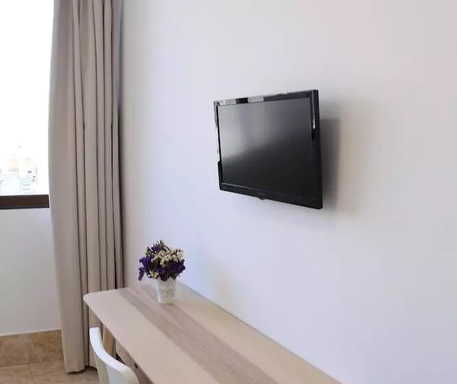 اتاق استاندارد سه نفره, Hostal Residencia Cardona