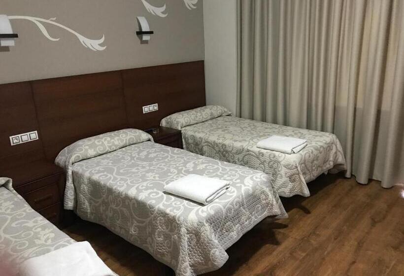 스탠다드 트리플 룸 테라스, Hostal Juli