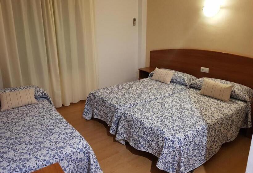 スタンダードトリプルルーム, Hostal Mary  Only Adults 21 And Up