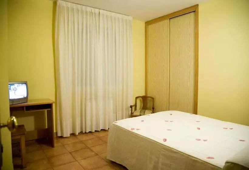 اتاق استاندارد یک نفره, Hostal Orejas