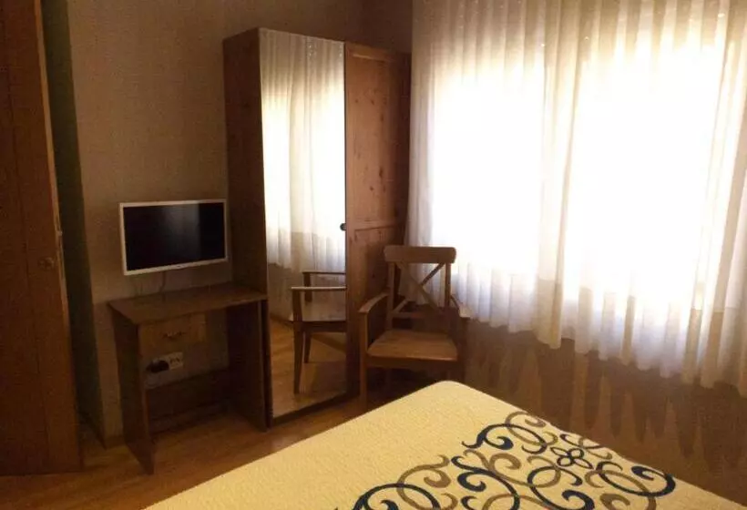 اتاق استاندارد یک نفره, Hostal Orejas