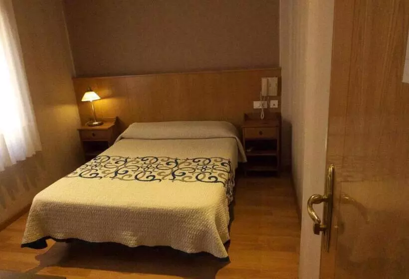 اتاق استاندارد یک نفره, Hostal Orejas