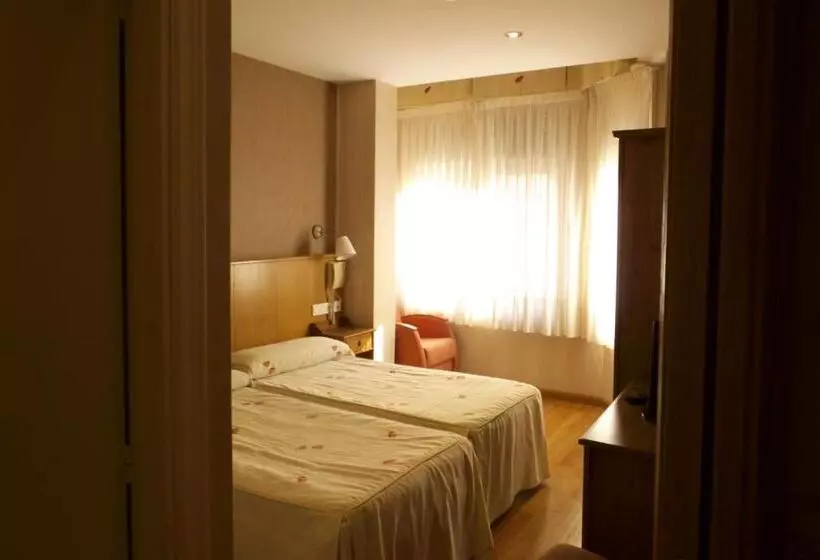 اتاق استاندارد سه نفره, Hostal Orejas