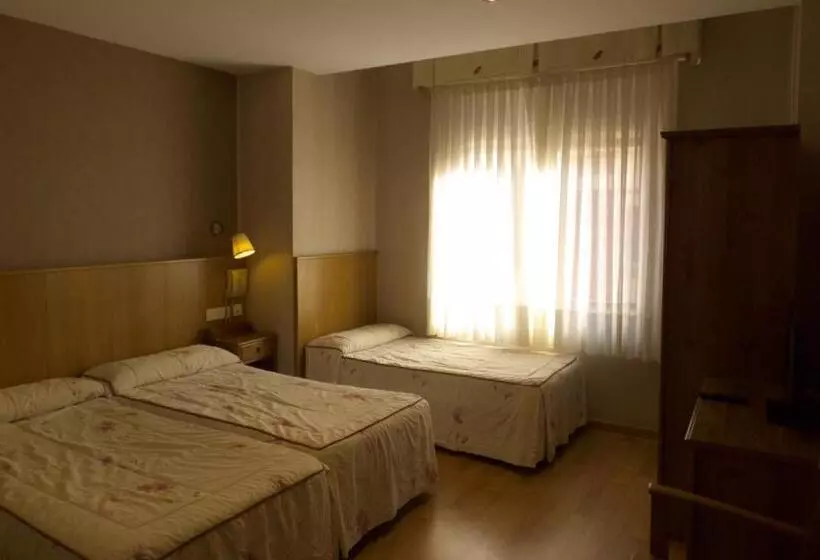 اتاق استاندارد سه نفره, Hostal Orejas