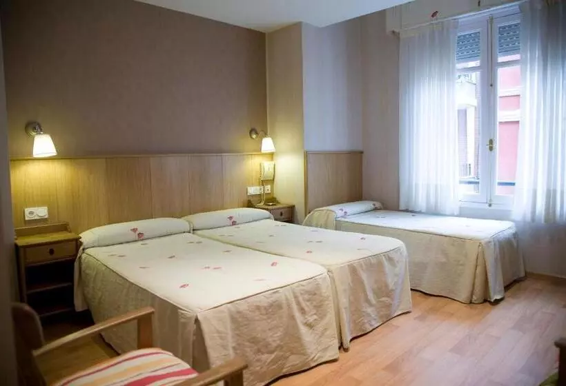 اتاق استاندارد سه نفره, Hostal Orejas