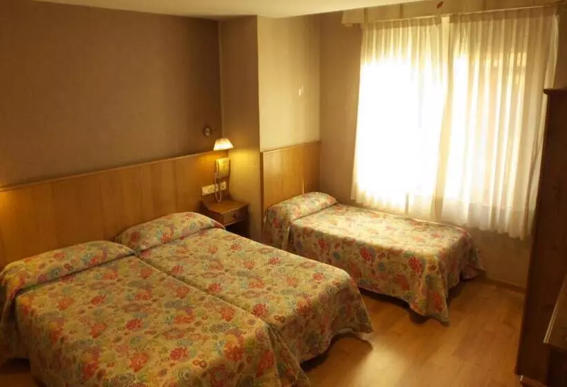 اتاق استاندارد سه نفره, Hostal Orejas